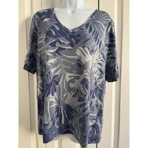 Chico's Lush Foliage Everyday V-neck top with Seafaring Blue Leaf Print - Sz 2